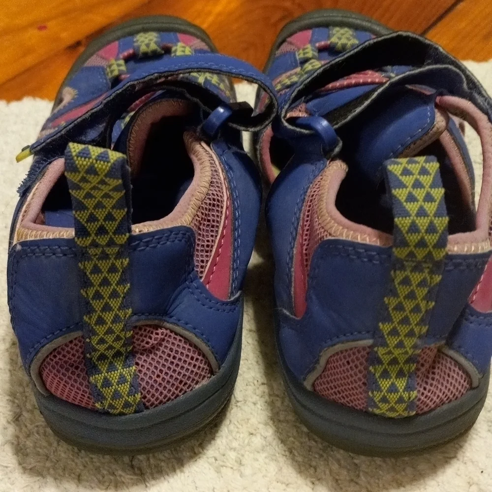LL Bean Girl's Sz 2 Hiking Water Sandals.